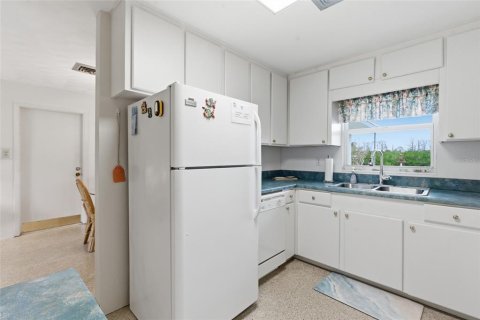 House in Englewood, Florida 2 bedrooms, 119.29 sq.m. № 2112975 - photo 14