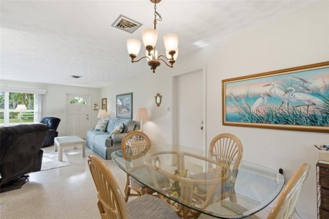 House in Englewood, Florida 2 bedrooms, 119.29 sq.m. № 2112975 - photo 19