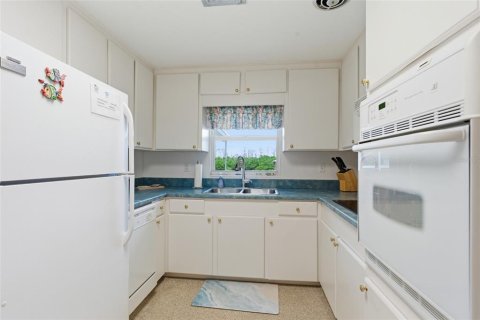 House in Englewood, Florida 2 bedrooms, 119.29 sq.m. № 2112975 - photo 15