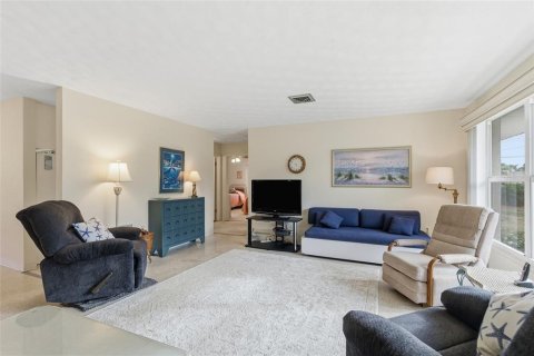 House in Englewood, Florida 2 bedrooms, 119.29 sq.m. № 2112975 - photo 11