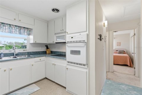 House in Englewood, Florida 2 bedrooms, 119.29 sq.m. № 2112975 - photo 17