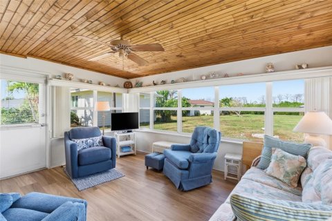 House in Englewood, Florida 2 bedrooms, 119.29 sq.m. № 2112975 - photo 30