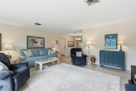 House in Englewood, Florida 2 bedrooms, 119.29 sq.m. № 2112975 - photo 12