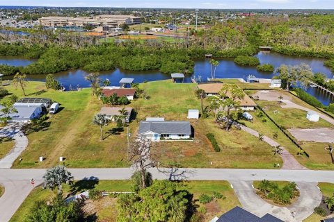 House in Englewood, Florida 2 bedrooms, 119.29 sq.m. № 2112975 - photo 7