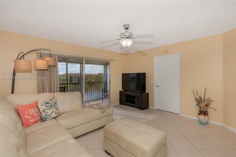 Condominio en alquiler en Pembroke Pines, Florida, 2 dormitorios, 112.13 m2 № 2060840 - foto 4