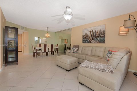 Condominio en alquiler en Pembroke Pines, Florida, 2 dormitorios, 112.13 m2 № 2060840 - foto 3