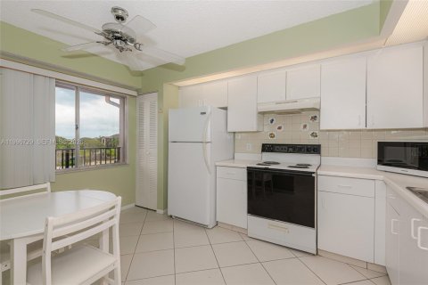 Condominio en alquiler en Pembroke Pines, Florida, 2 dormitorios, 112.13 m2 № 2060840 - foto 9