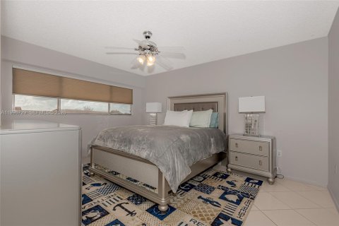 Condominio en alquiler en Pembroke Pines, Florida, 2 dormitorios, 112.13 m2 № 2060840 - foto 13