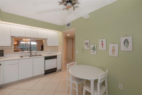 Condominio en alquiler en Pembroke Pines, Florida, 2 dormitorios, 112.13 m2 № 2060840 - foto 12