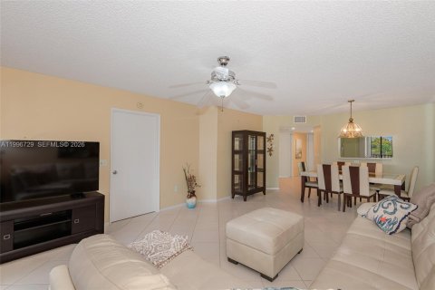 Condominio en alquiler en Pembroke Pines, Florida, 2 dormitorios, 112.13 m2 № 2060840 - foto 5