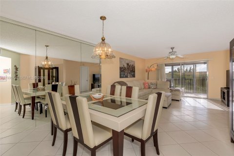 Condominio en alquiler en Pembroke Pines, Florida, 2 dormitorios, 112.13 m2 № 2060840 - foto 2
