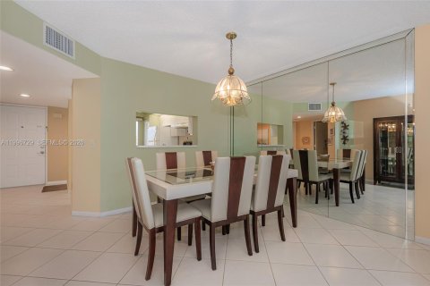 Condominio en alquiler en Pembroke Pines, Florida, 2 dormitorios, 112.13 m2 № 2060840 - foto 6