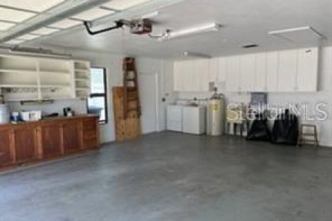 House in Winter Haven, Florida 3 bedrooms, 167.41 sq.m. № 2097141 - photo 2