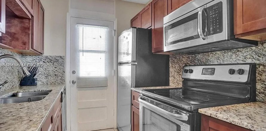Condo in North Miami, Florida, 1 bedroom  № 2009525