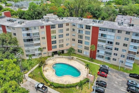 Condo in North Miami, Florida, 1 bedroom  № 2009525 - photo 16