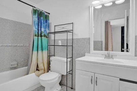 Condo in North Miami, Florida, 1 bedroom  № 2009525 - photo 14