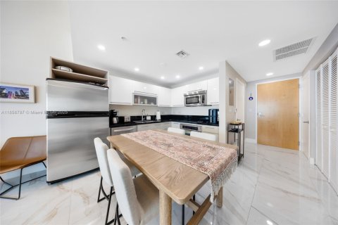 Condo in Miami, Florida, 1 bedroom  № 1889671 - photo 3
