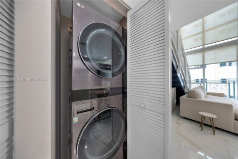 Condo in Miami, Florida, 1 bedroom  № 1889671 - photo 7