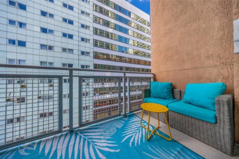 Condo in Miami, Florida, 1 bedroom  № 1889671 - photo 23