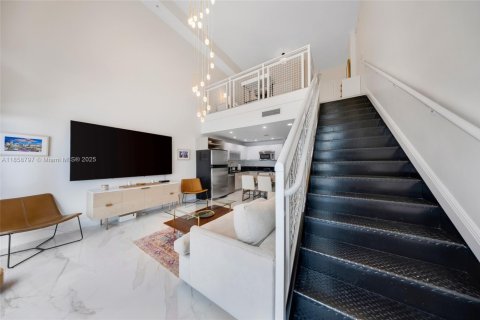 Condo in Miami, Florida, 1 bedroom  № 1889671 - photo 12