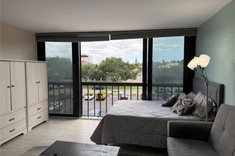 Condo in Clearwater, Florida, 2 rooms № 2166763 - photo 4