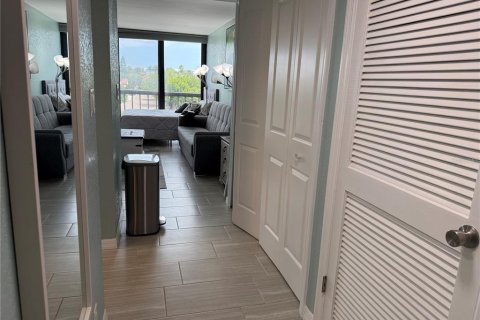Condo in Clearwater, Florida, 2 rooms № 2166763 - photo 18