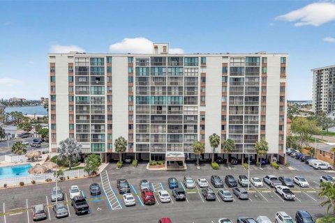 Condo in Clearwater, Florida, 2 rooms № 2166763 - photo 30