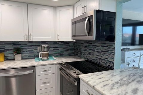 Condo in Clearwater, Florida, 2 rooms № 2166763 - photo 10