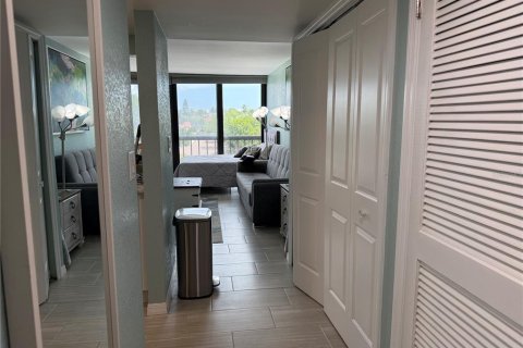 Condo in Clearwater, Florida, 2 rooms № 2166763 - photo 19