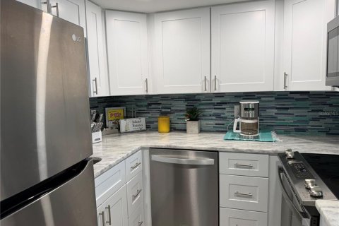 Condo in Clearwater, Florida, 2 rooms № 2166763 - photo 11