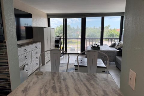 Condo in Clearwater, Florida, 2 rooms № 2166763 - photo 6