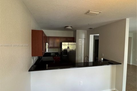 Снять в аренду кондоминиум в Дорал, Флорида 3 спальни, 116.69м2, № 2064117 - фото 10
