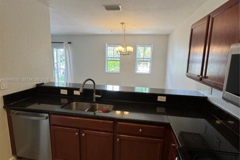 Снять в аренду кондоминиум в Дорал, Флорида 3 спальни, 116.69м2, № 2064117 - фото 11