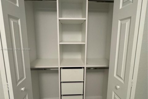 Снять в аренду кондоминиум в Дорал, Флорида 3 спальни, 116.69м2, № 2064117 - фото 19