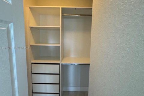Снять в аренду кондоминиум в Дорал, Флорида 3 спальни, 116.69м2, № 2064117 - фото 23