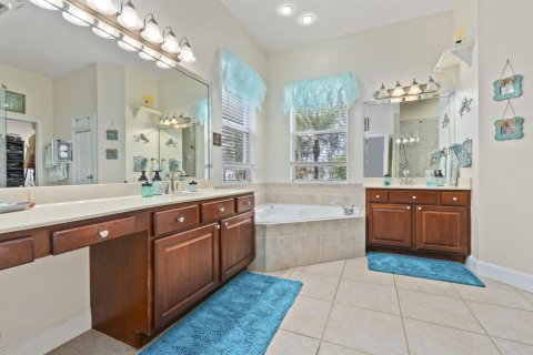 House in St. Lucie, Florida 5 bedrooms, 328.5 sq.m. № 2087112 - photo 28