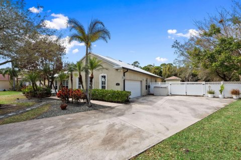 House in St. Lucie, Florida 5 bedrooms, 328.5 sq.m. № 2087112 - photo 7