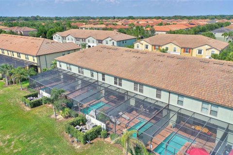 Townhouse in Davenport, Florida 5 bedrooms, 210.42 sq.m. № 2299013 - photo 4