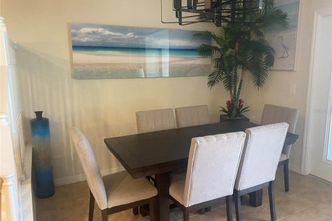 Townhouse in Davenport, Florida 5 bedrooms, 210.42 sq.m. № 2299013 - photo 5