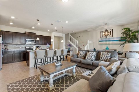 Townhouse in Davenport, Florida 5 bedrooms, 210.42 sq.m. № 2299013 - photo 24
