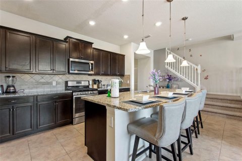 Townhouse in Davenport, Florida 5 bedrooms, 210.42 sq.m. № 2299013 - photo 28