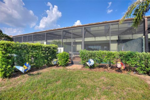 Townhouse in Davenport, Florida 5 bedrooms, 210.42 sq.m. № 2299013 - photo 16