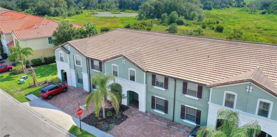 Townhouse in Davenport, Florida 5 bedrooms, 210.42 sq.m. № 2299013