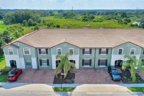 Townhouse in Davenport, Florida 5 bedrooms, 210.42 sq.m. № 2299013 - photo 3