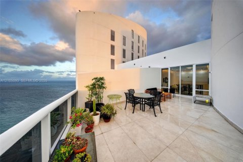 Copropriété à vendre à Sunny Isles Beach, Floride: 2 chambres, 205.13 m2 № 2417435 - photo 6
