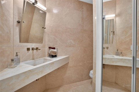 Copropriété à vendre à Sunny Isles Beach, Floride: 2 chambres, 205.13 m2 № 2417435 - photo 11