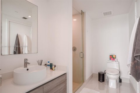 Condo in Miami, Florida, 1 bedroom  № 1998353 - photo 10
