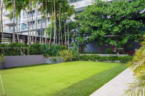 Condo in Miami, Florida, 1 bedroom  № 1998353 - photo 23