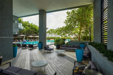 Condo in Miami, Florida, 1 bedroom  № 1998353 - photo 29