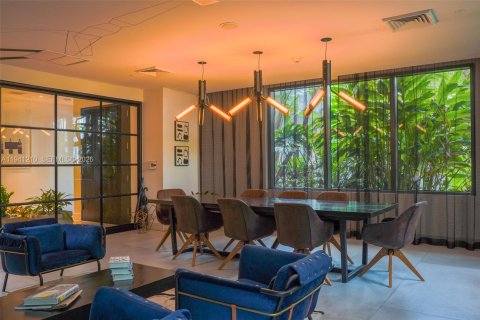 Condo in Miami, Florida, 1 bedroom  № 1998353 - photo 21